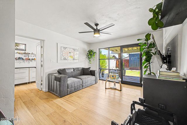 321 E WHITTON Avenue, Phoenix, AZ 85012