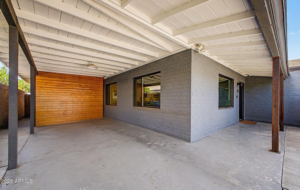 321 E WHITTON Avenue, Phoenix, AZ 85012 — photo 2