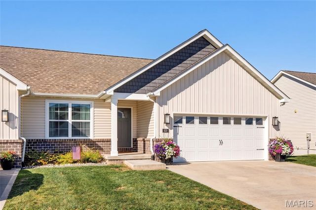 820 Applewood Creek Drive, Fairview Heights, IL 62208