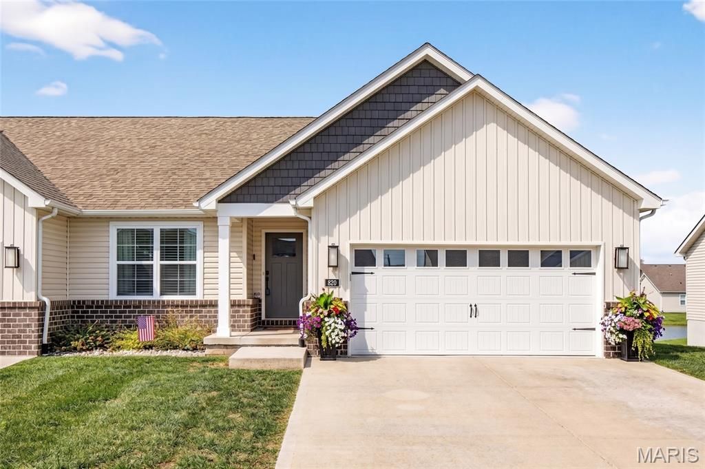 820 Applewood Creek Drive, Fairview Heights, IL 62208