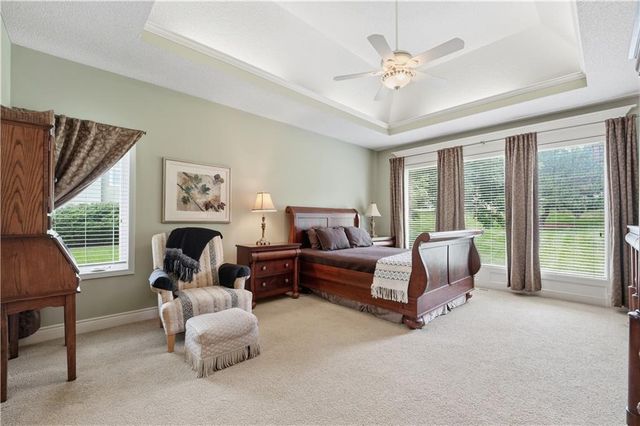1019 SW Coachlight Court, Lee's Summit, MO 64081