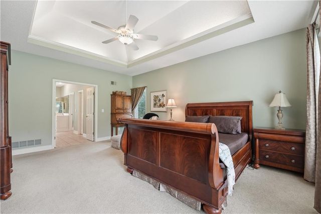 1019 SW Coachlight Court, Lee's Summit, MO 64081