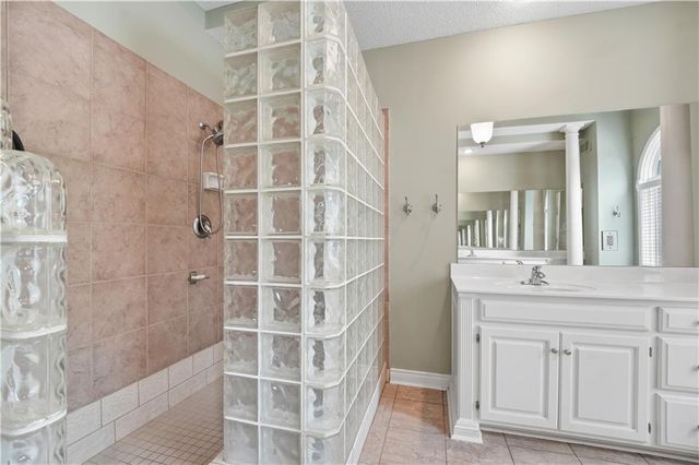 1019 SW Coachlight Court, Lee's Summit, MO 64081
