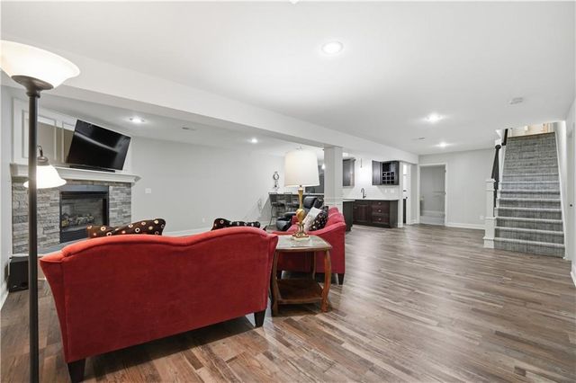 1019 SW Coachlight Court, Lee's Summit, MO 64081