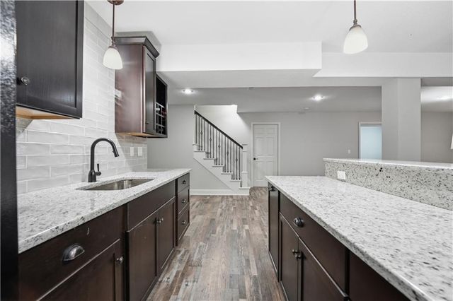1019 SW Coachlight Court, Lee's Summit, MO 64081