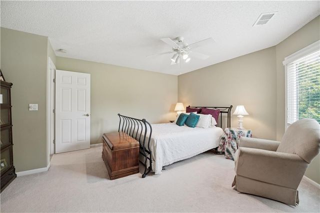 1019 SW Coachlight Court, Lee's Summit, MO 64081
