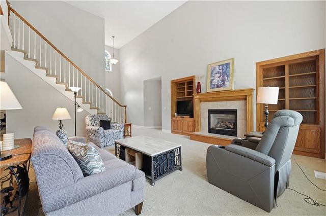 1019 SW Coachlight Court, Lee's Summit, MO 64081
