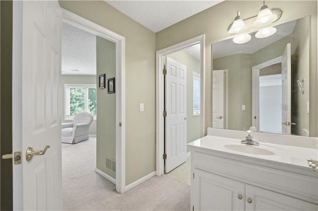 1019 SW Coachlight Court, Lee's Summit, MO 64081
