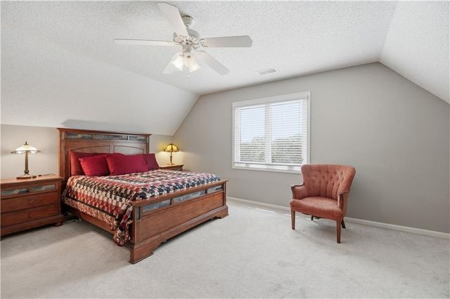 1019 SW Coachlight Court, Lee's Summit, MO 64081
