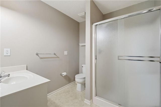 1019 SW Coachlight Court, Lee's Summit, MO 64081