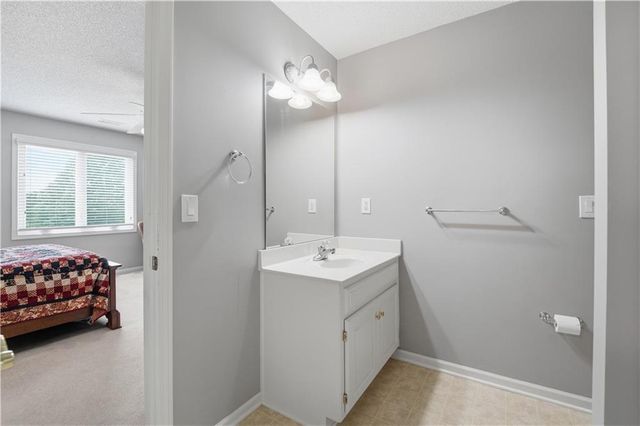 1019 SW Coachlight Court, Lee's Summit, MO 64081