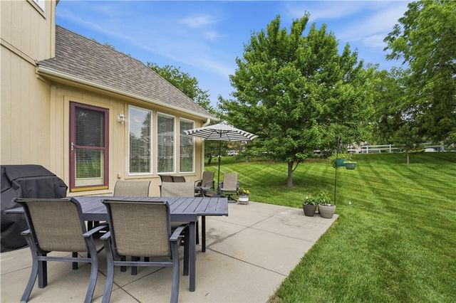 1019 SW Coachlight Court, Lee's Summit, MO 64081