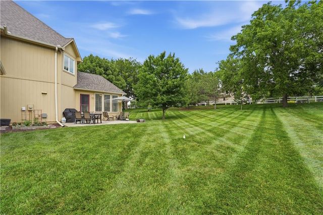 1019 SW Coachlight Court, Lee's Summit, MO 64081