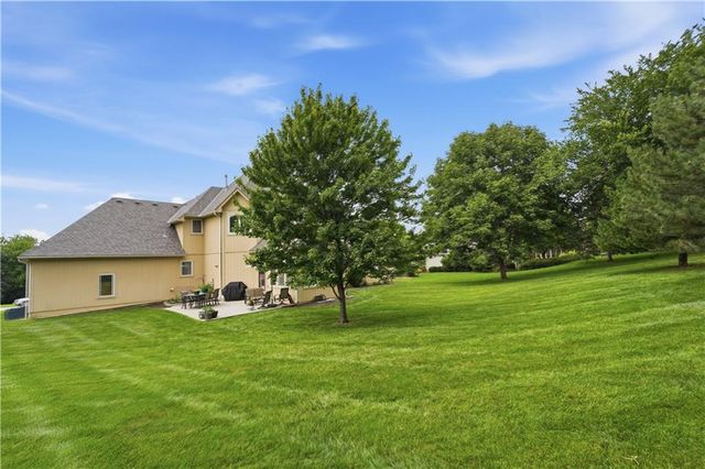 1019 SW Coachlight Court, Lee's Summit, MO 64081
