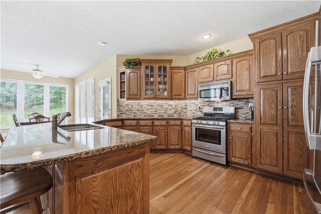 1019 SW Coachlight Court, Lee's Summit, MO 64081