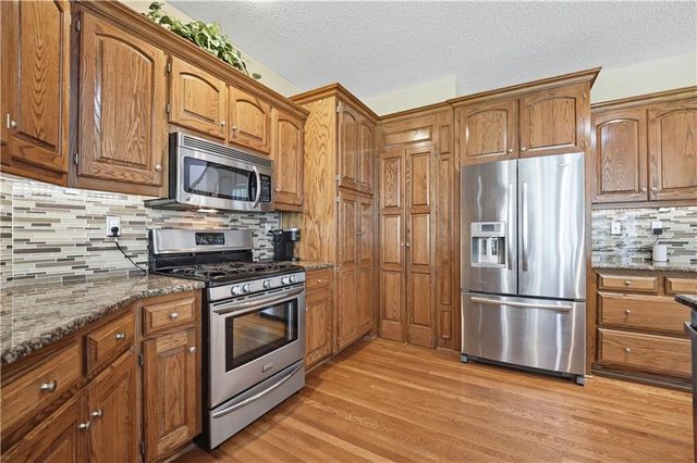 1019 SW Coachlight Court, Lee's Summit, MO 64081