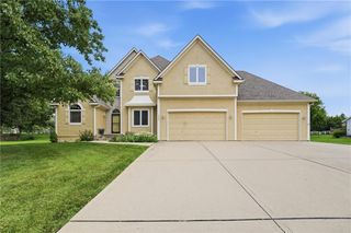 1019 SW Coachlight Court, Lee's Summit, MO 64081