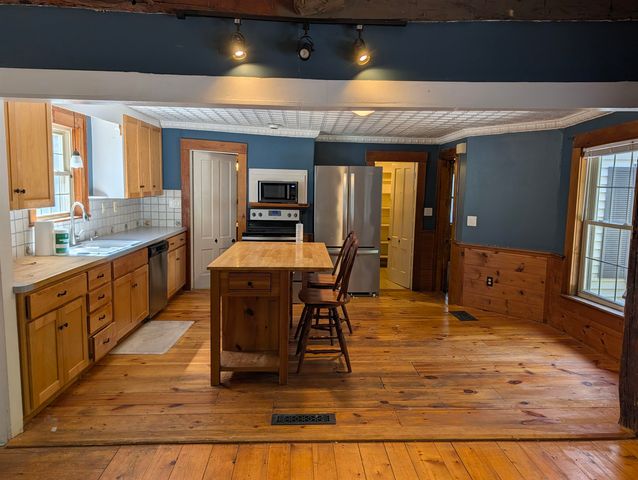 469 N State Street, Concord, NH 03301