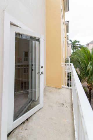 2326 VINTAGE Drive Bldg 13, Lighthouse Point, FL 33064