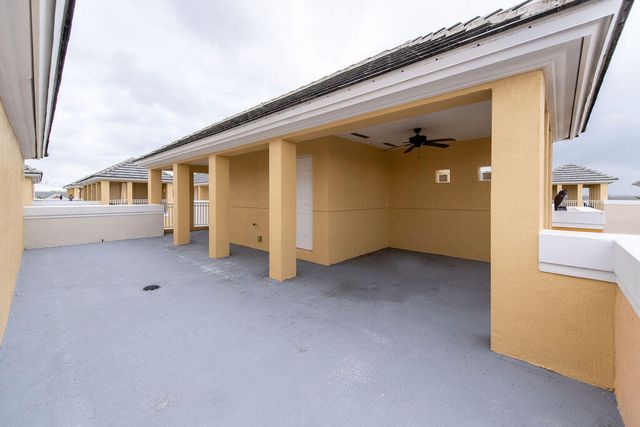 2326 VINTAGE Drive Bldg 13, Lighthouse Point, FL 33064