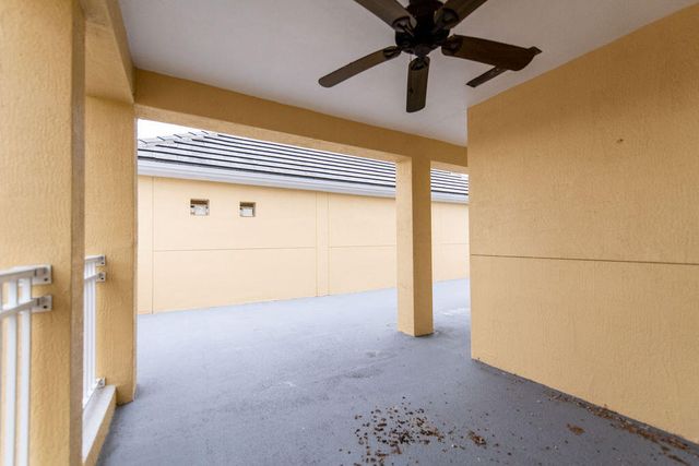 2326 VINTAGE Drive Bldg 13, Lighthouse Point, FL 33064