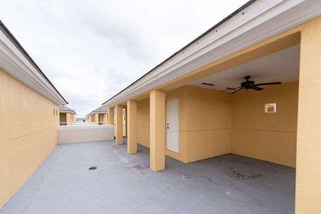 2326 VINTAGE Drive Bldg 13, Lighthouse Point, FL 33064