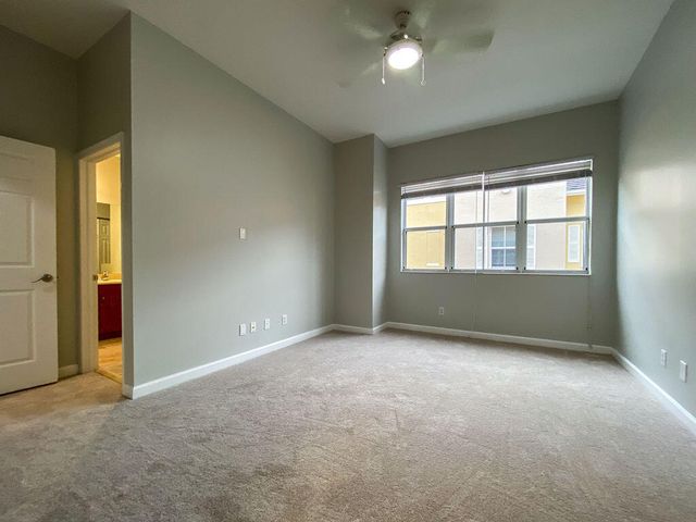 2326 VINTAGE Drive Bldg 13, Lighthouse Point, FL 33064