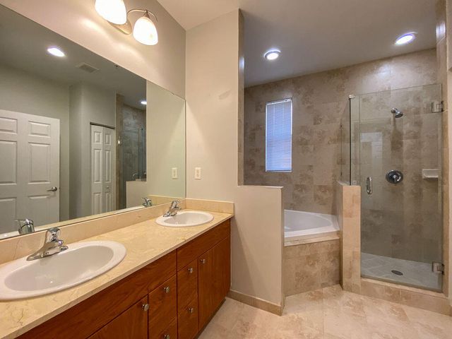 2326 VINTAGE Drive Bldg 13, Lighthouse Point, FL 33064