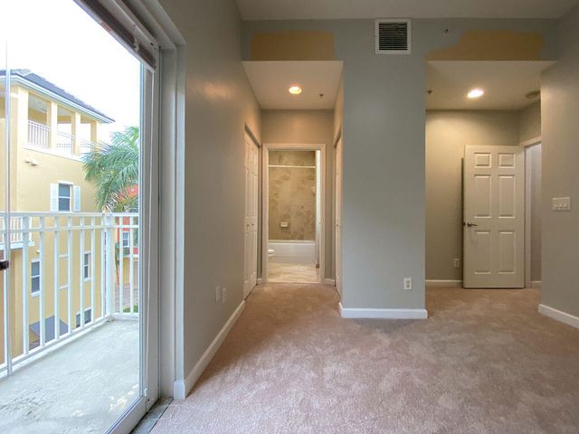 2326 VINTAGE Drive Bldg 13, Lighthouse Point, FL 33064