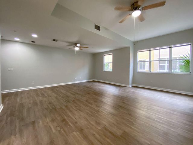 2326 VINTAGE Drive Bldg 13, Lighthouse Point, FL 33064