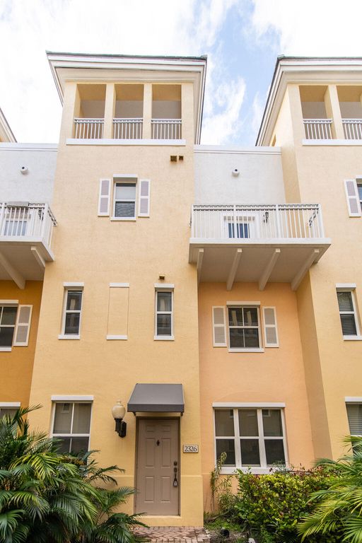 2326 VINTAGE Drive Bldg 13, Lighthouse Point, FL 33064
