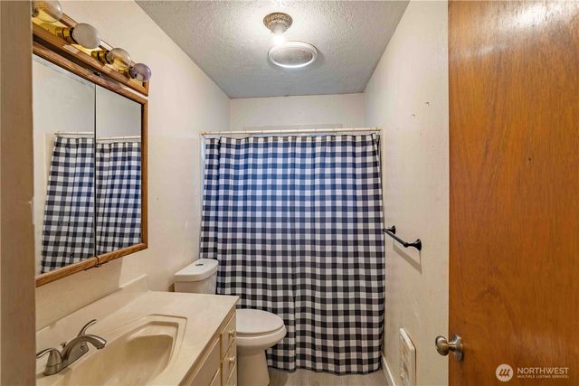 1021 W 4th Street, Centralia, WA 98531