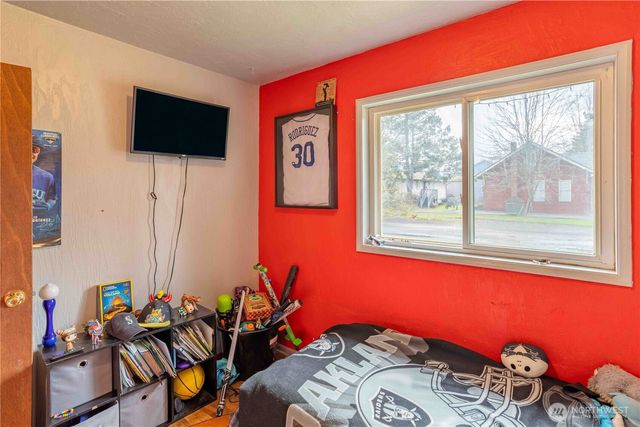 1021 W 4th Street, Centralia, WA 98531