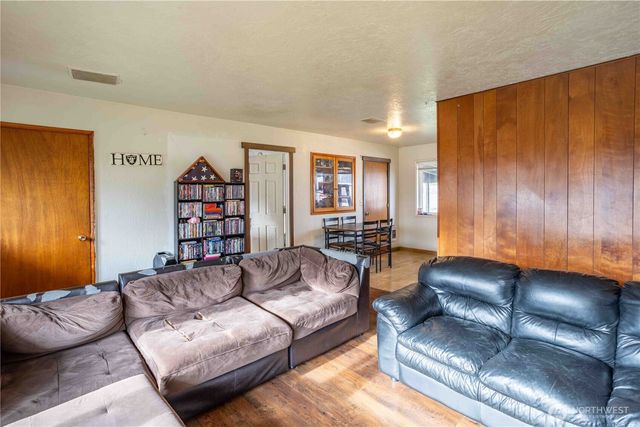 1021 W 4th Street, Centralia, WA 98531