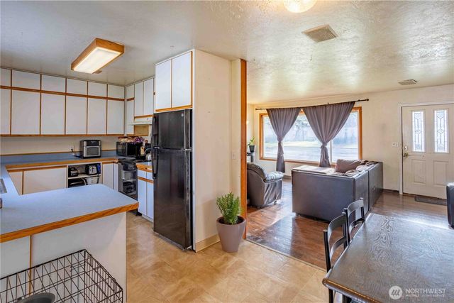 1021 W 4th Street, Centralia, WA 98531