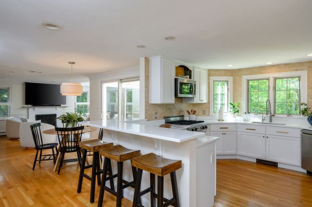 37 Ward St, Hingham, MA 02043