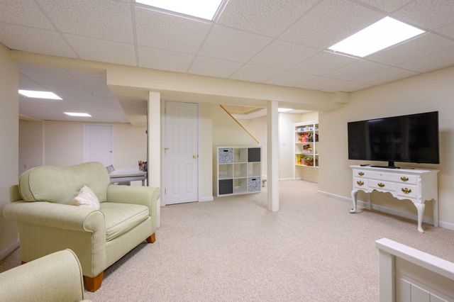 37 Ward St, Hingham, MA 02043
