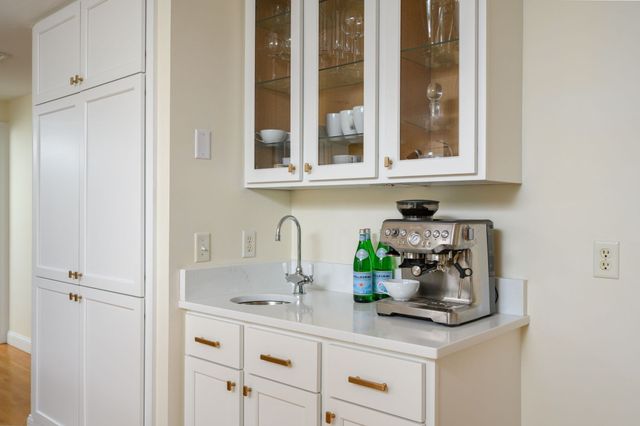 37 Ward St, Hingham, MA 02043