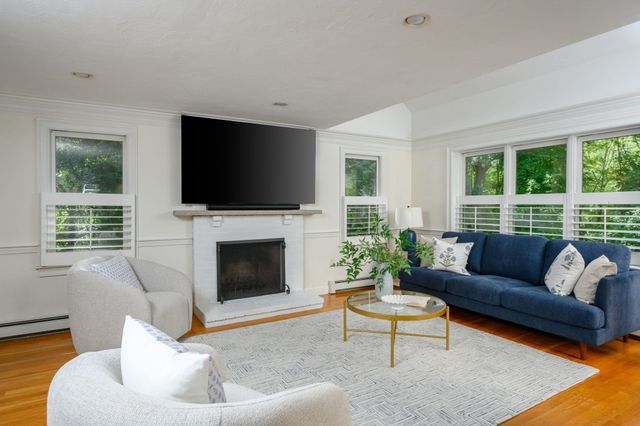 37 Ward St, Hingham, MA 02043