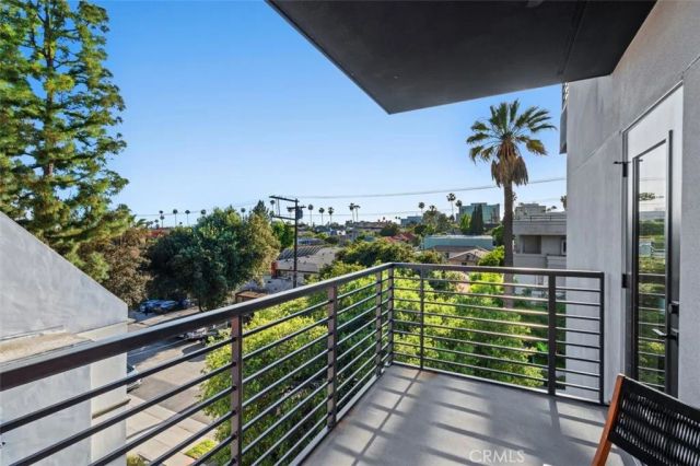 150 S Oak Knoll 202, Pasadena, CA 91101