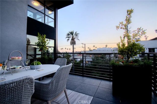 150 S Oak Knoll 202, Pasadena, CA 91101