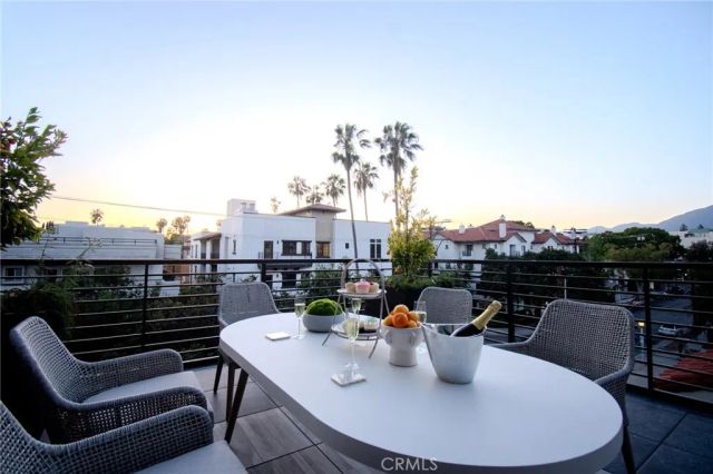 150 S Oak Knoll 202, Pasadena, CA 91101