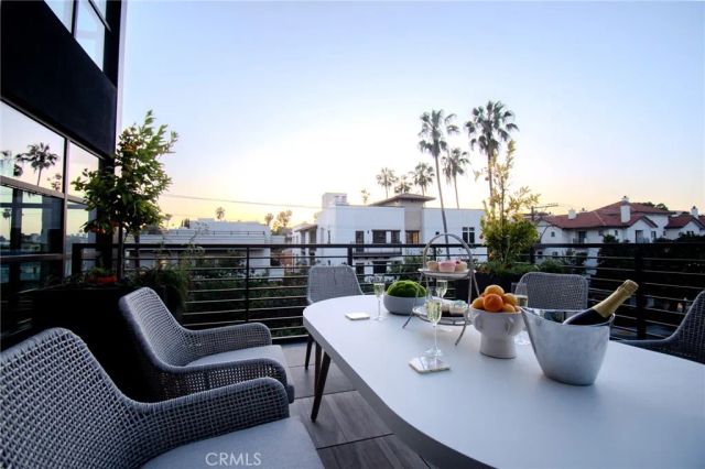 150 S Oak Knoll 202, Pasadena, CA 91101