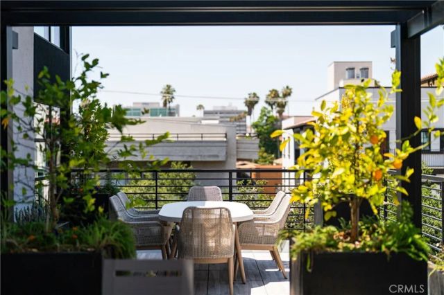 150 S Oak Knoll 202, Pasadena, CA 91101