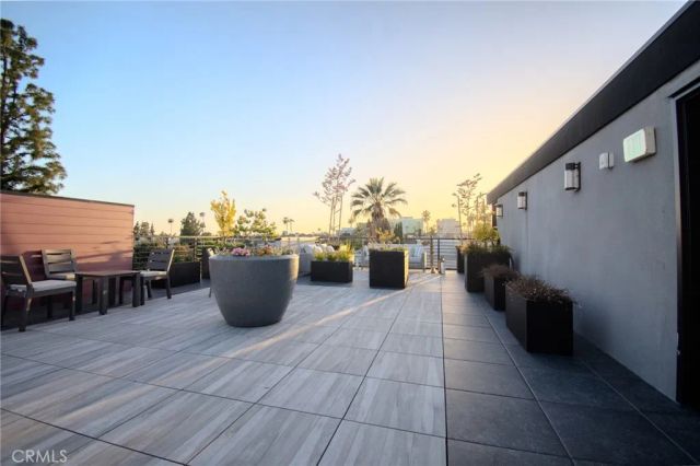 150 S Oak Knoll 202, Pasadena, CA 91101