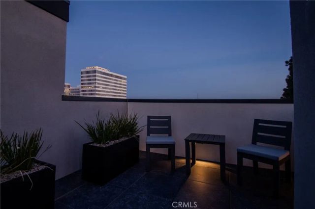 150 S Oak Knoll 202, Pasadena, CA 91101