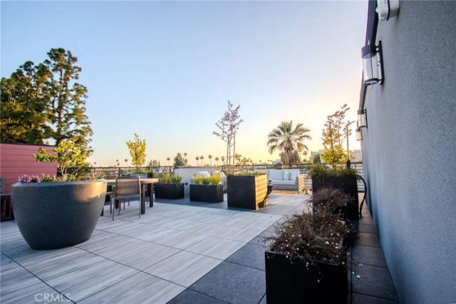 150 S Oak Knoll 202, Pasadena, CA 91101