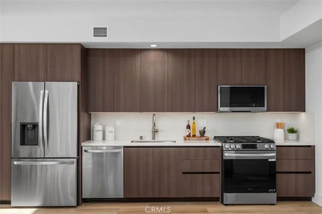 150 S Oak Knoll 202, Pasadena, CA 91101