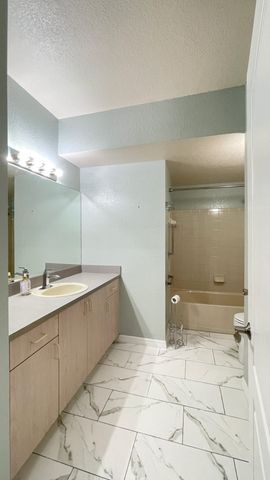 170 SW Peacock Blvd Apt 36-104 St, Port St Lucie, FL 34986