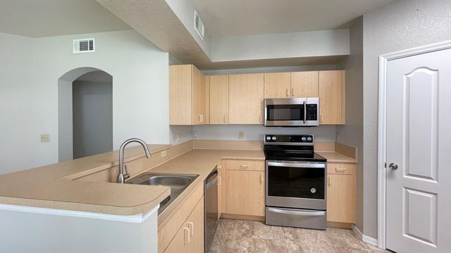 170 SW Peacock Blvd Apt 36-104 St, Port St Lucie, FL 34986